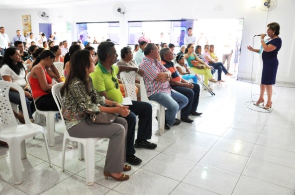 26 03 2014 Governadora entrega certifica do Projeto Mão Amiga em Montealegre Vivian Galvão (100) cópia