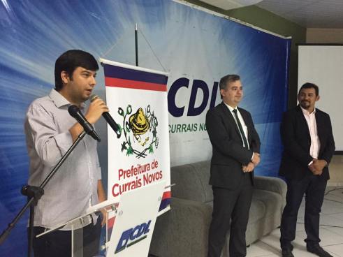 Noite de autógrafos 01.jpg