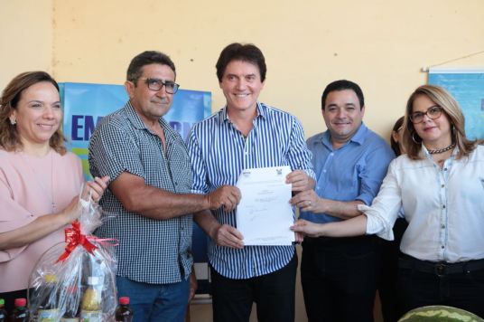 04102017 - Entrega de Equipamentos e Veículos da Emater para Apismel (1)
