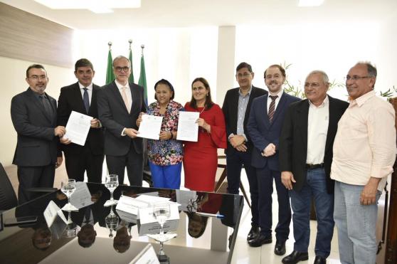 Assinatura de acordo de cooperação entre as inst Federais_Elisa Elsie